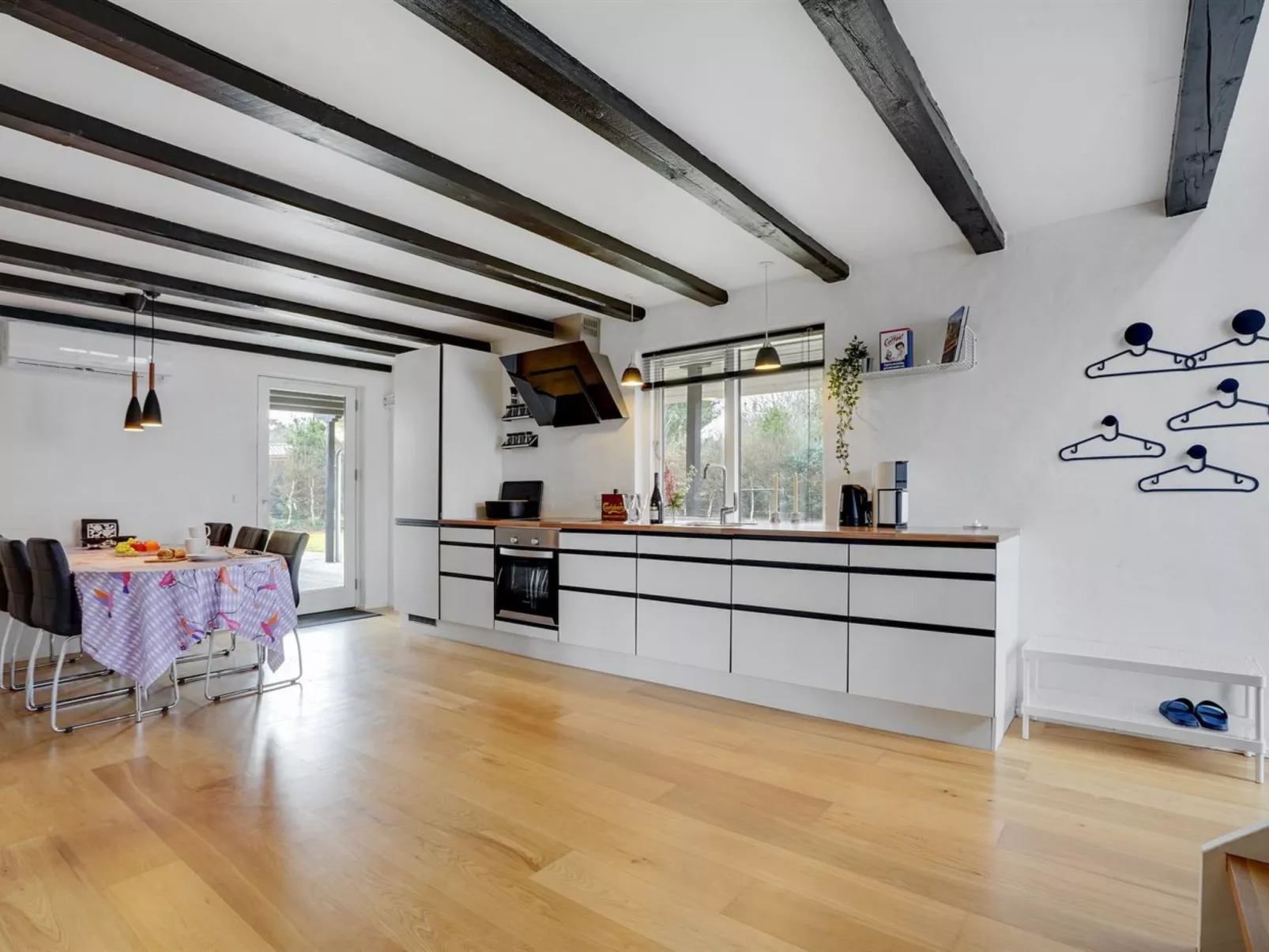 "Edith" - 1km from the sea-Dedans