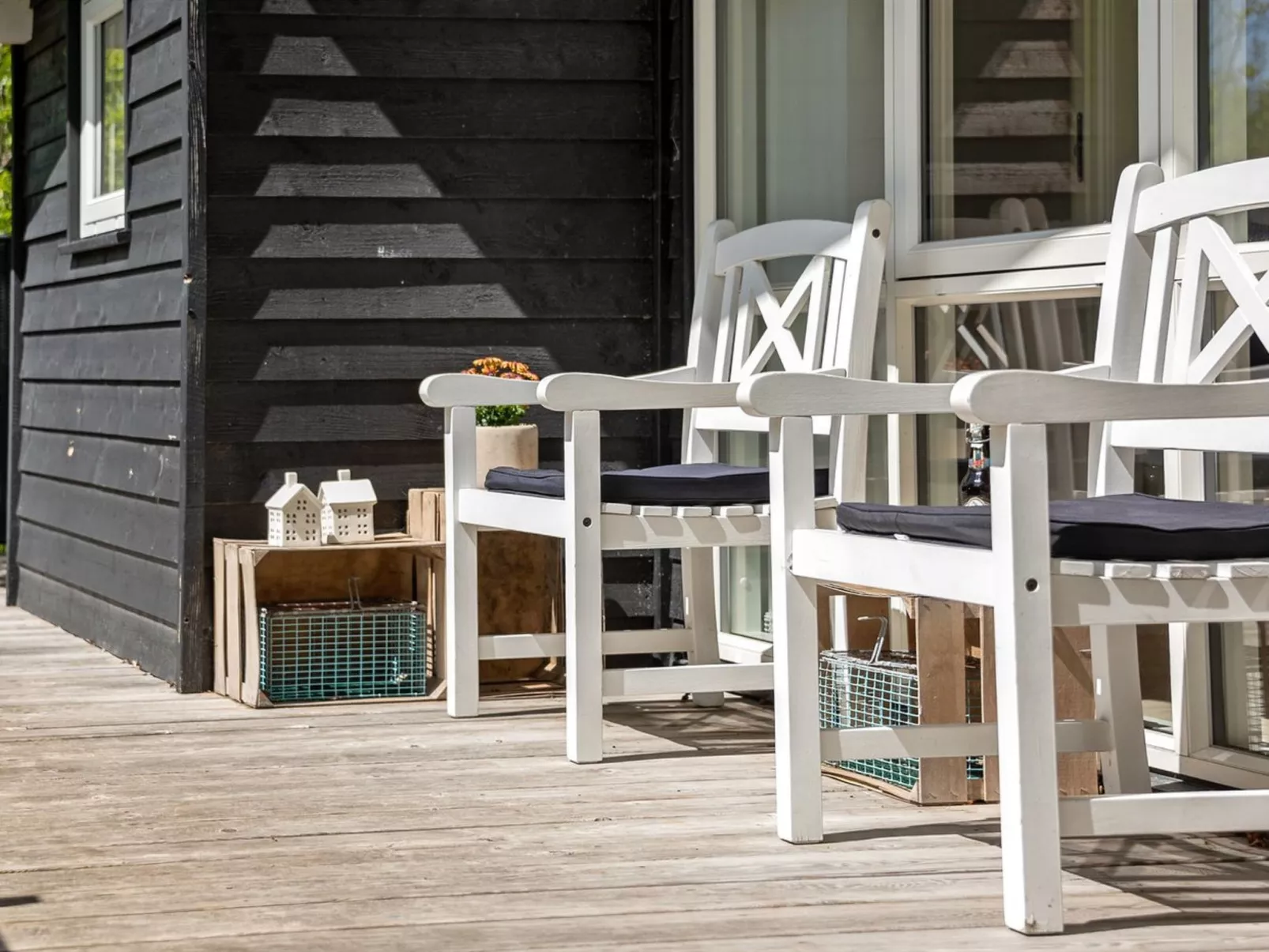 "Elena" - 800m to the fjord-Outside