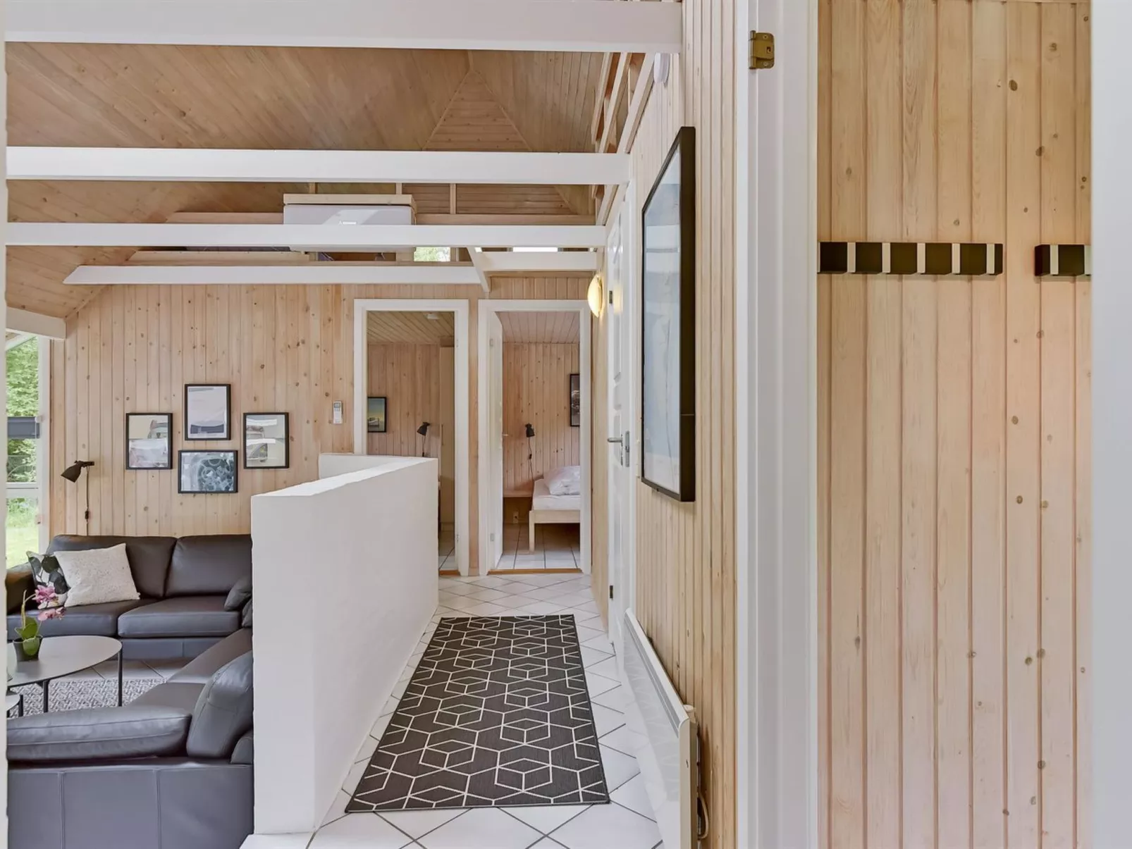 "Ellanor" - 1km from the sea-Inside