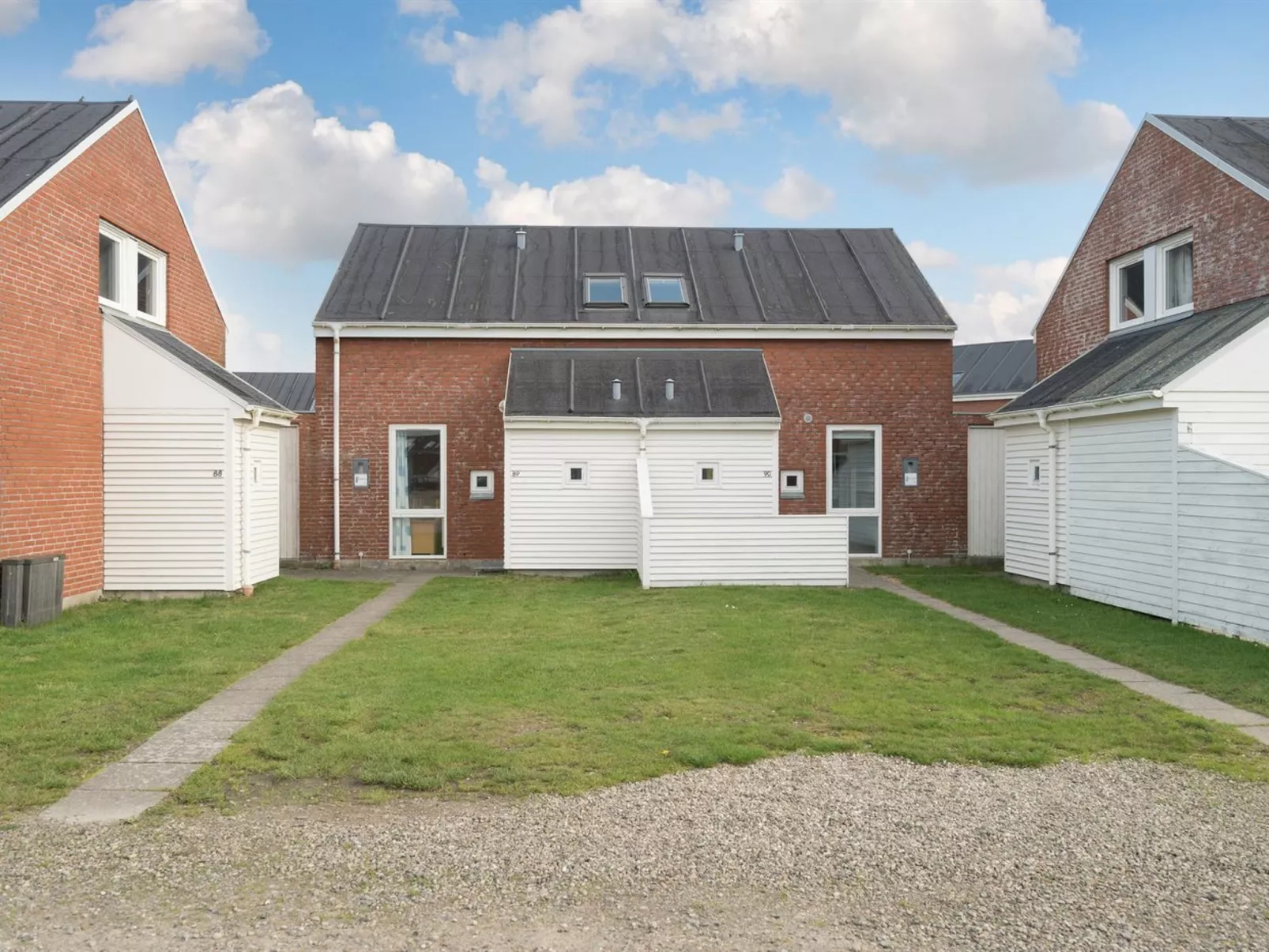 "Herward" - 2.3km from the sea-Outside