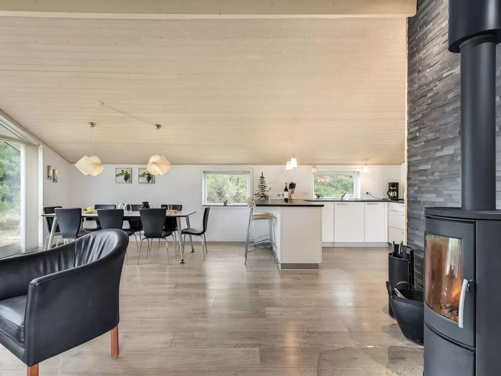 "Lav" - 3.8km from the sea-Dedans