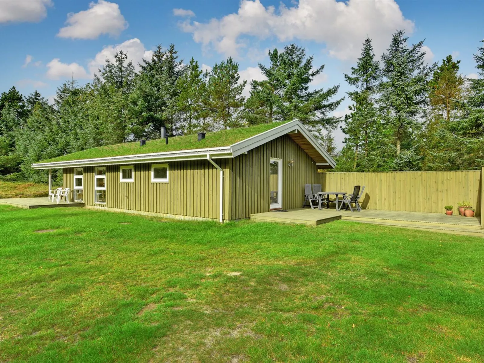 "Editt" - 2km from the sea-Outside