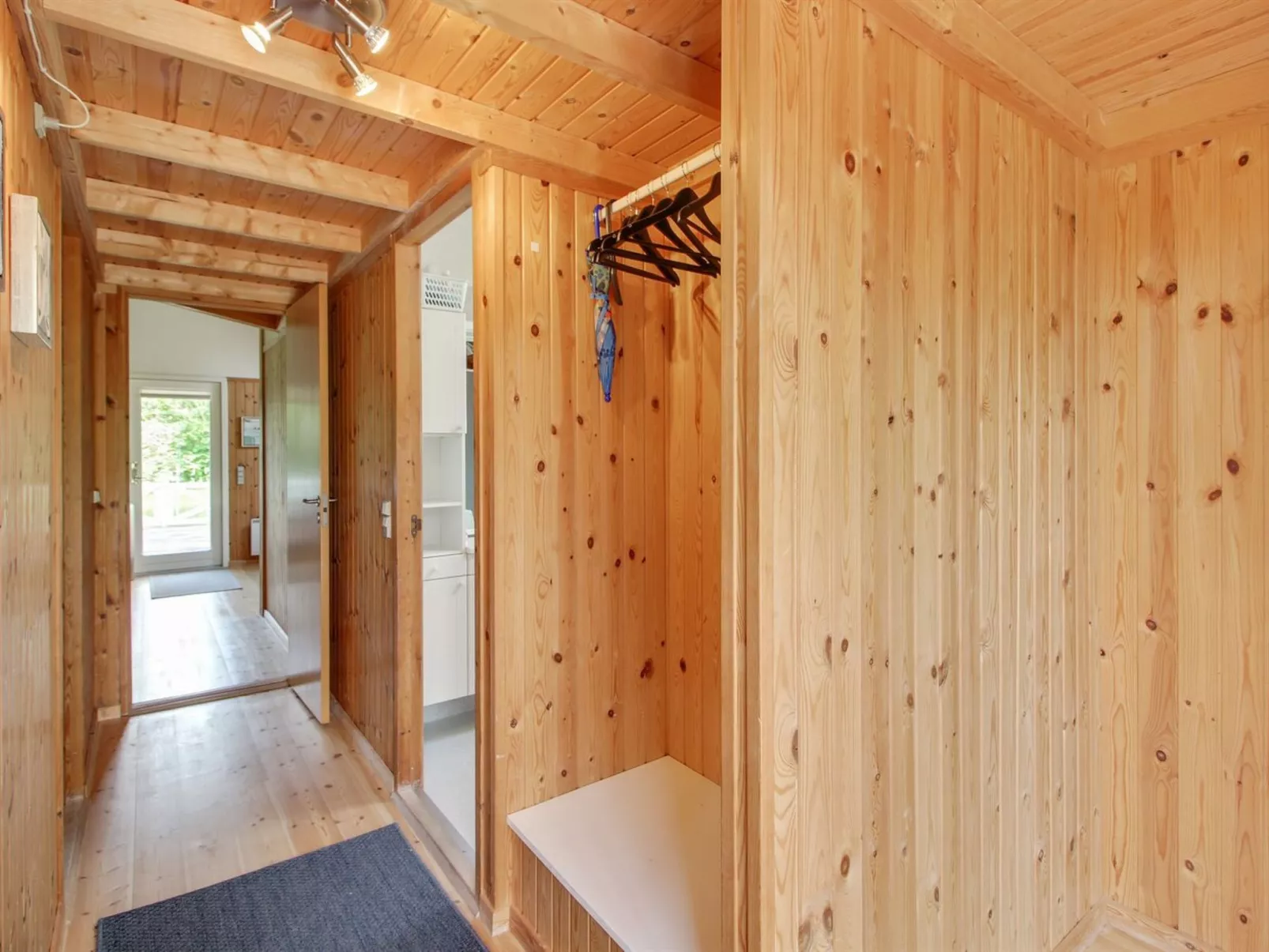 "Ejvi" - 700m from the sea-Drinnen