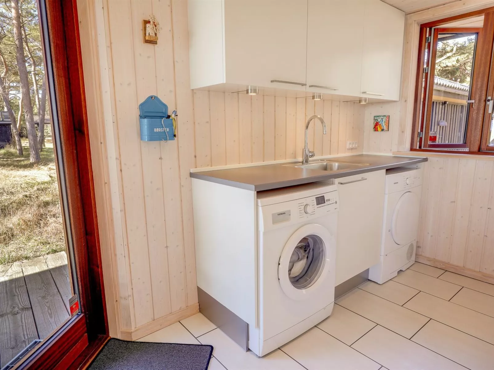 "Unto" - 25m from the sea-Drinnen