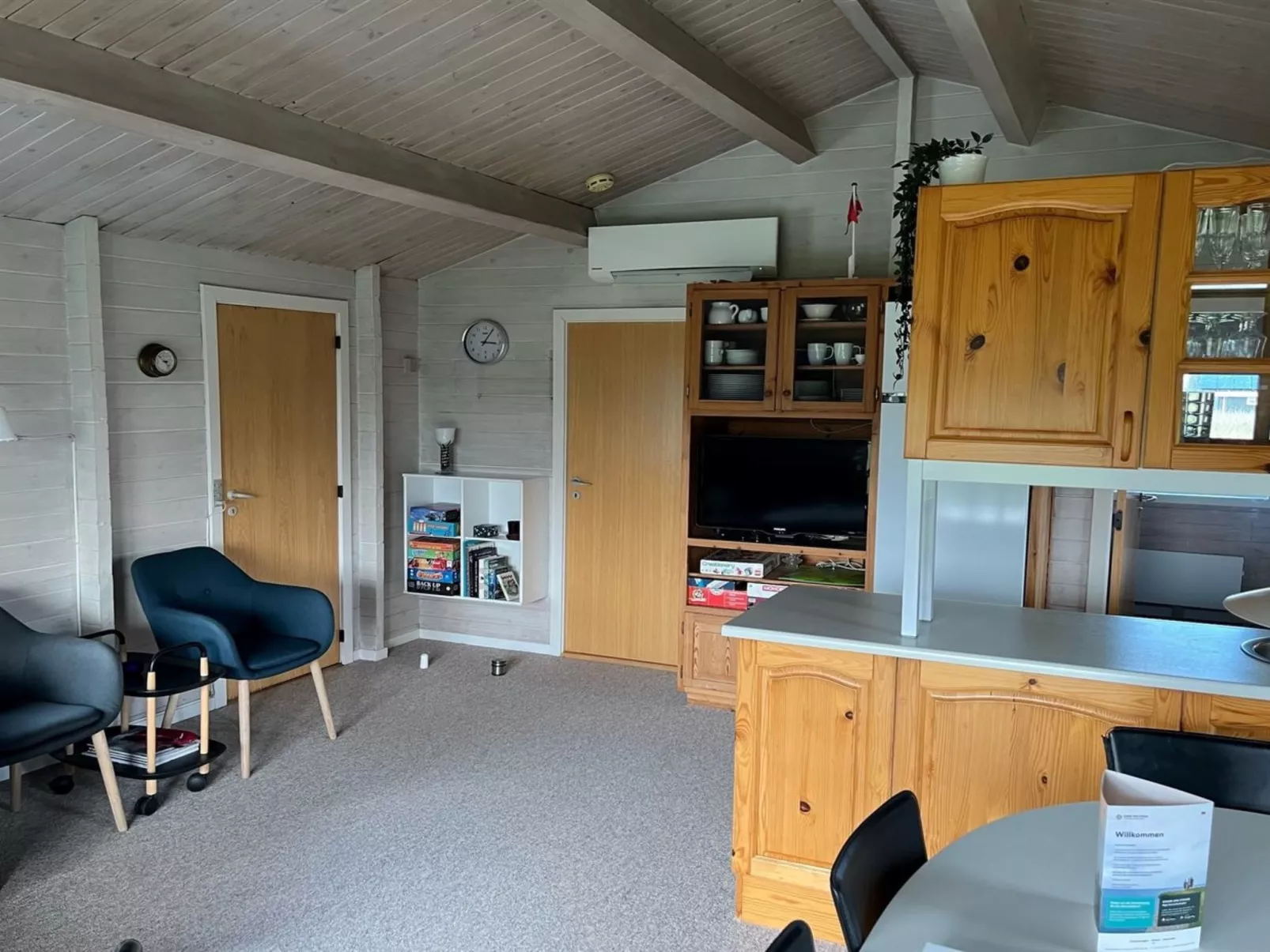 "Aashild" - 400m from the sea-Inside