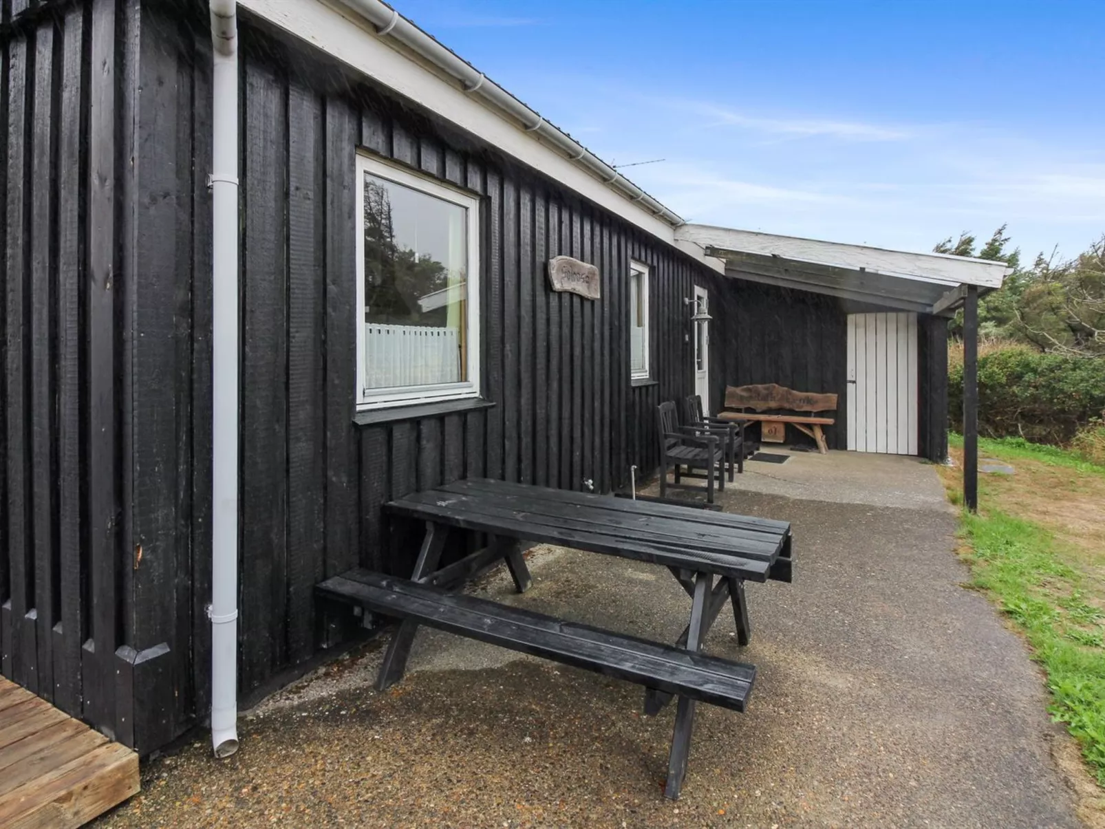 "Jerk" - 250m from the sea-Outside