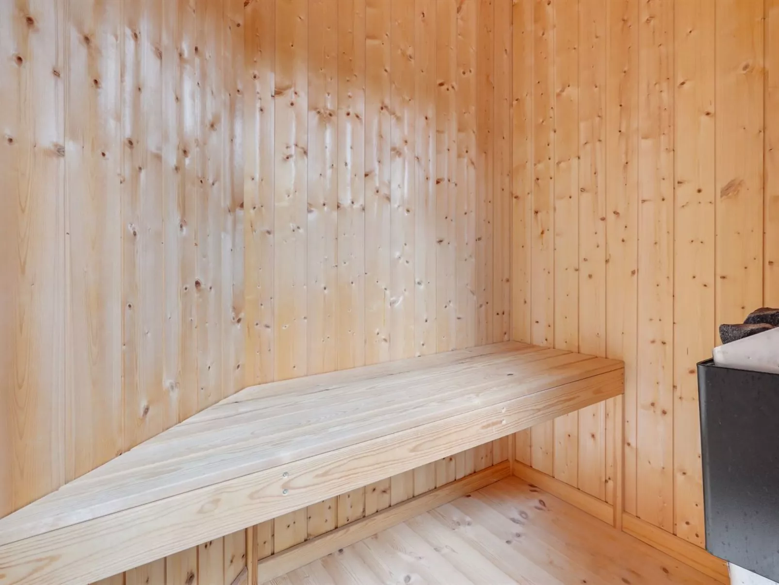 "Zelda" - 300m from the sea-Inside