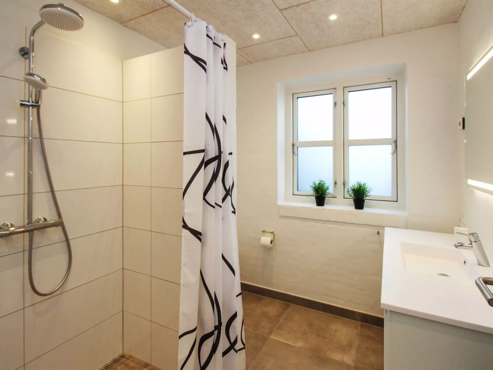 "Halldis" - 600m from the sea-Inside