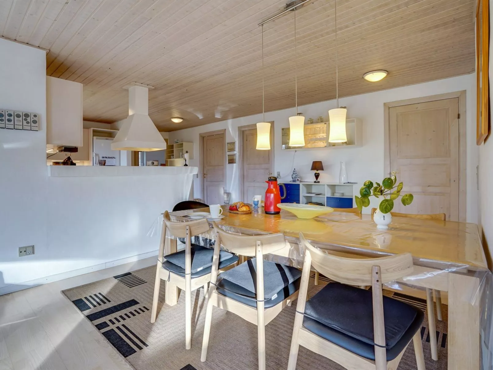 "Wyatt" - 30km from the sea-Inside