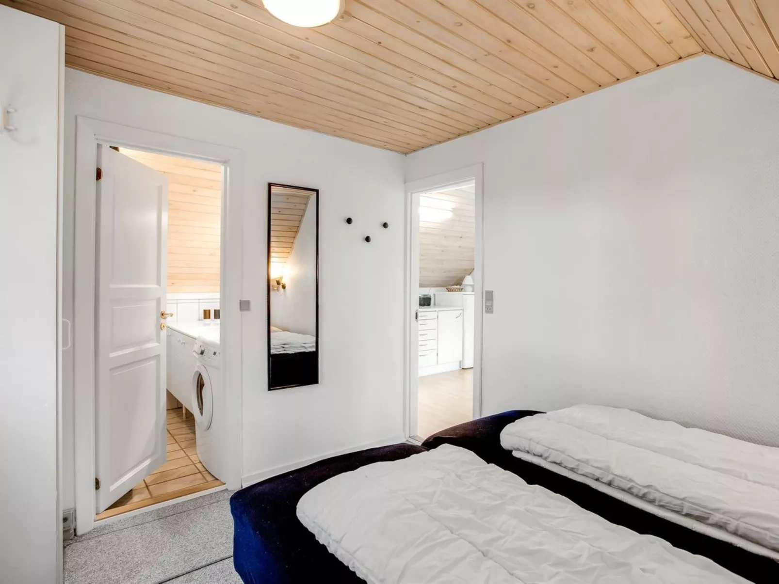 "Siouxsie" - 500m from the sea-Inside