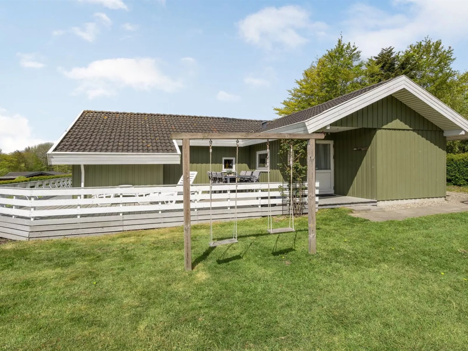 "Guldborg" - 400m to the fjord-Outside