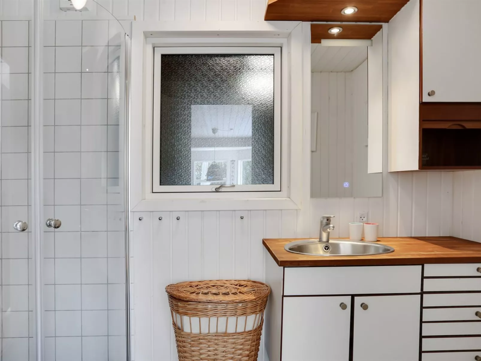 "Ika" - 600m from the sea-Drinnen