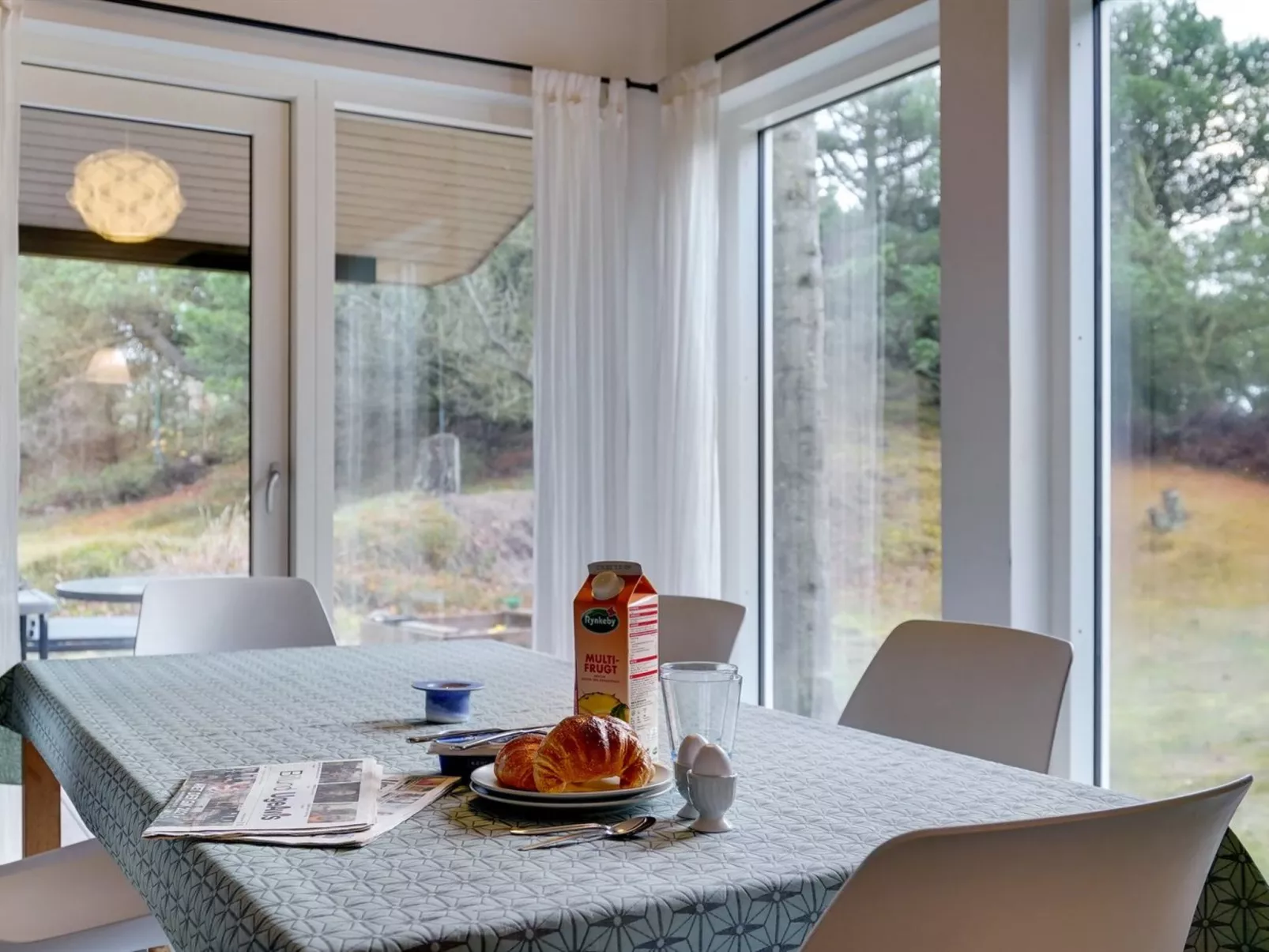 "France" - 1.1km from the sea-Drinnen