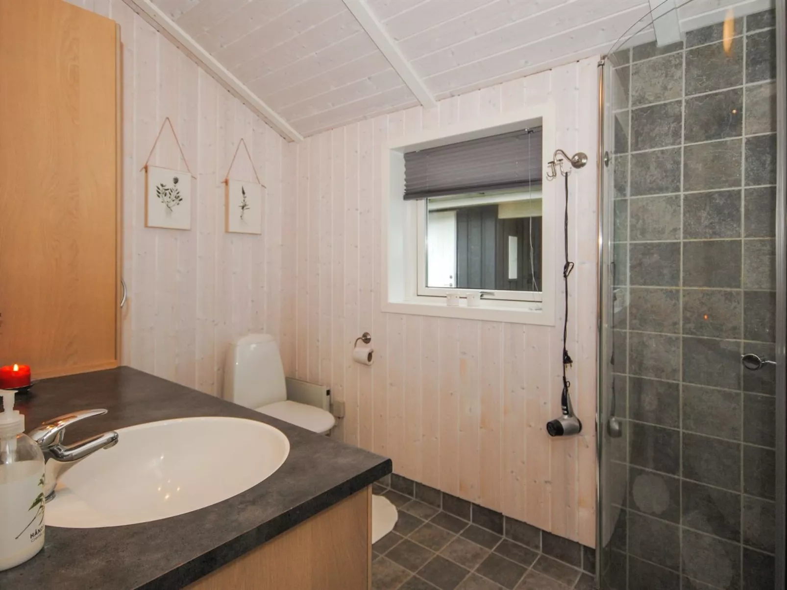 "Evelina" - 150m to the fjord-Inside