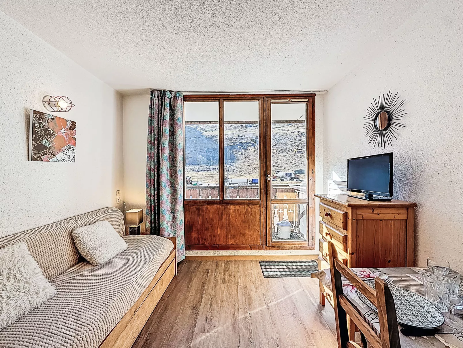 Rond Point des Pistes (Val Claret)-Inside