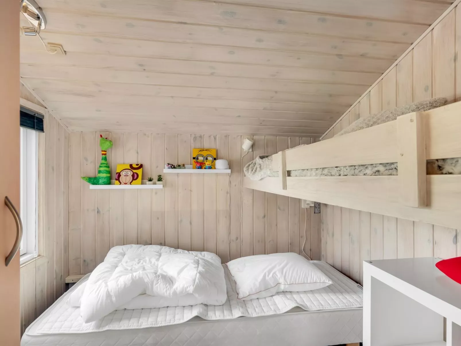 "Titta" - 150m to the fjord-Dedans