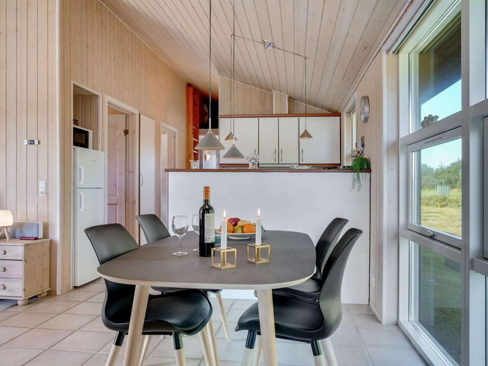 "Elsabet" - 750m from the sea-Drinnen