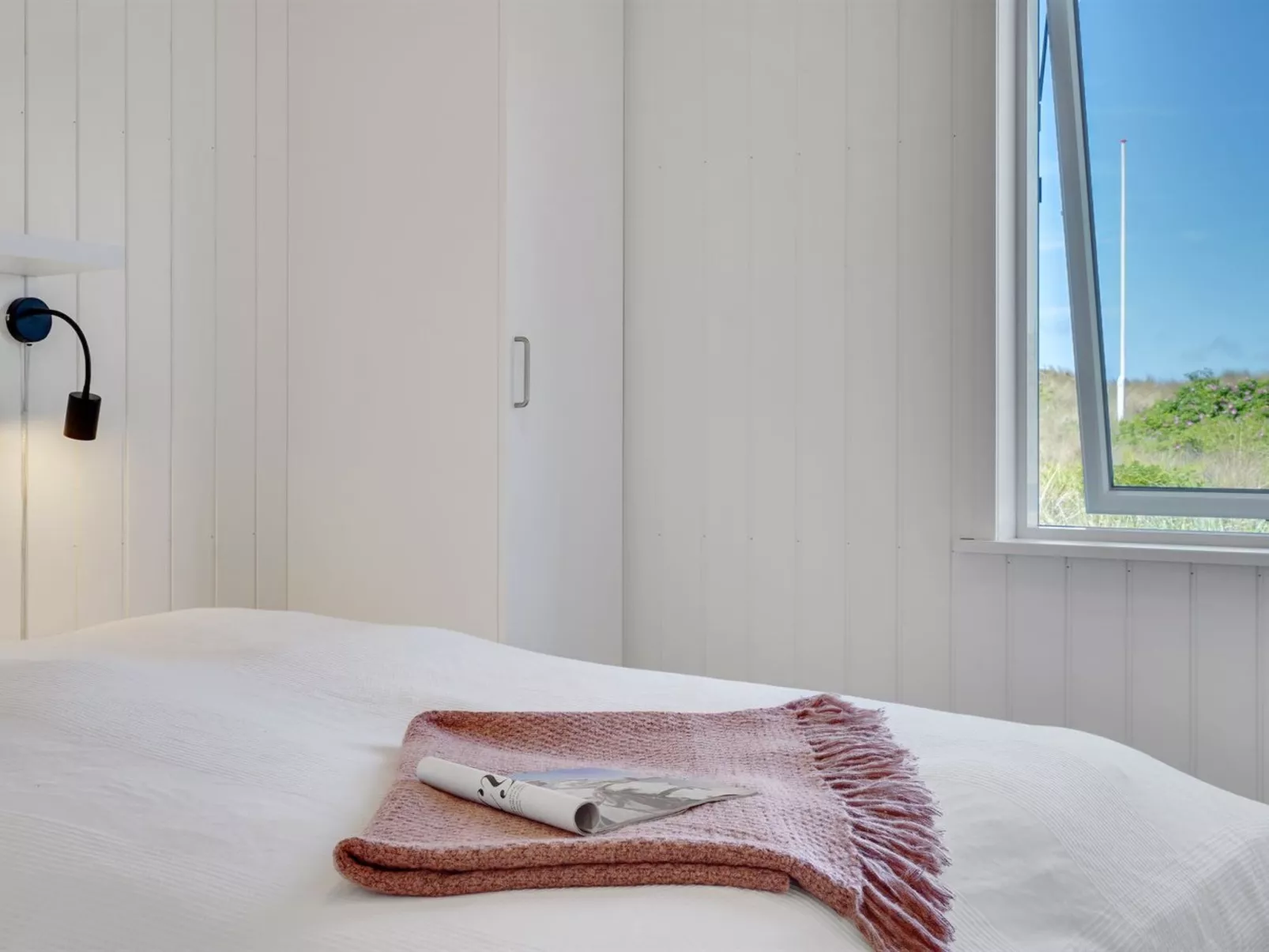 "Alvhild" -  from the sea-Dedans