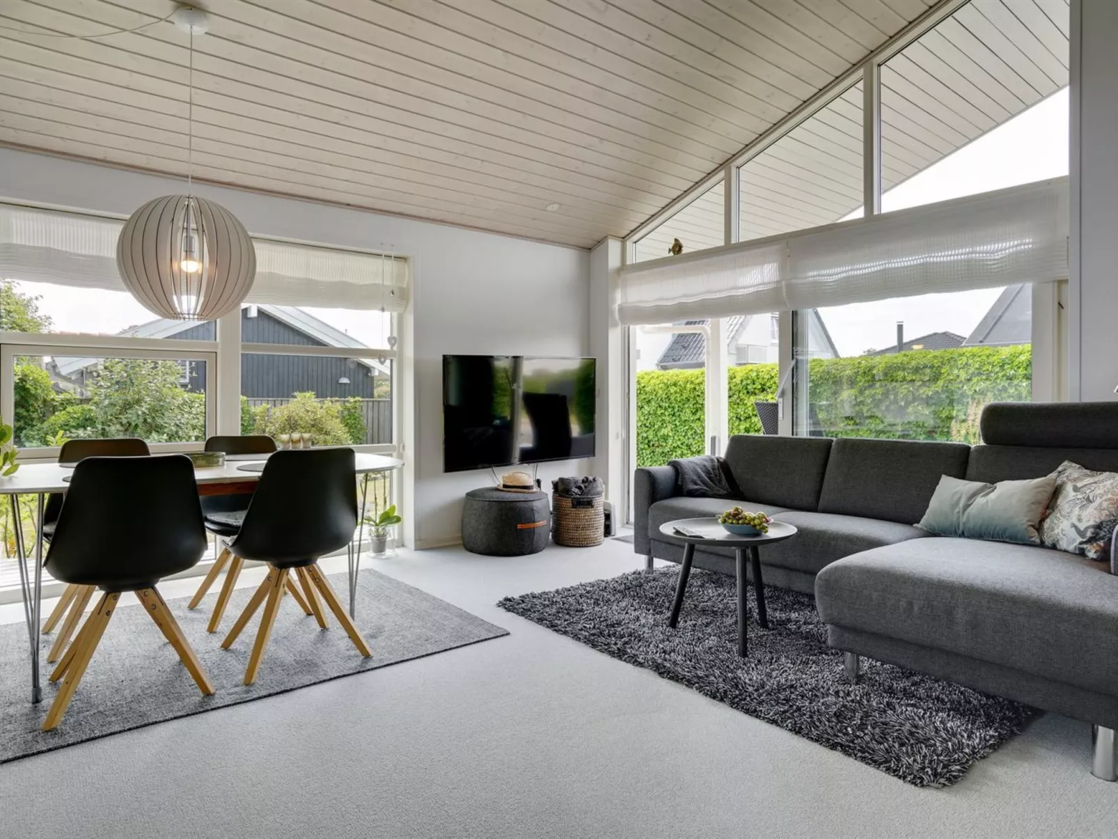 "Sjarlotte" - 100m from the sea-Inside