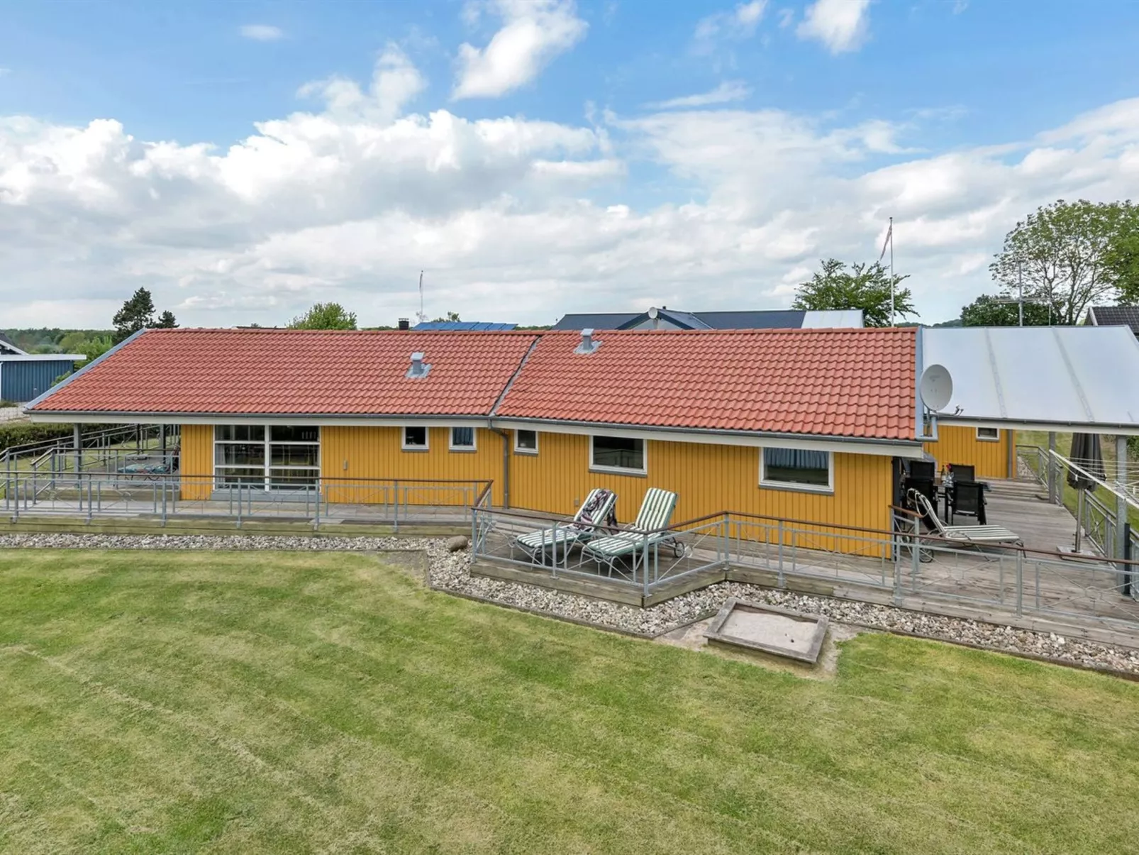 "Hjalmar" - 400m from the sea-Outside