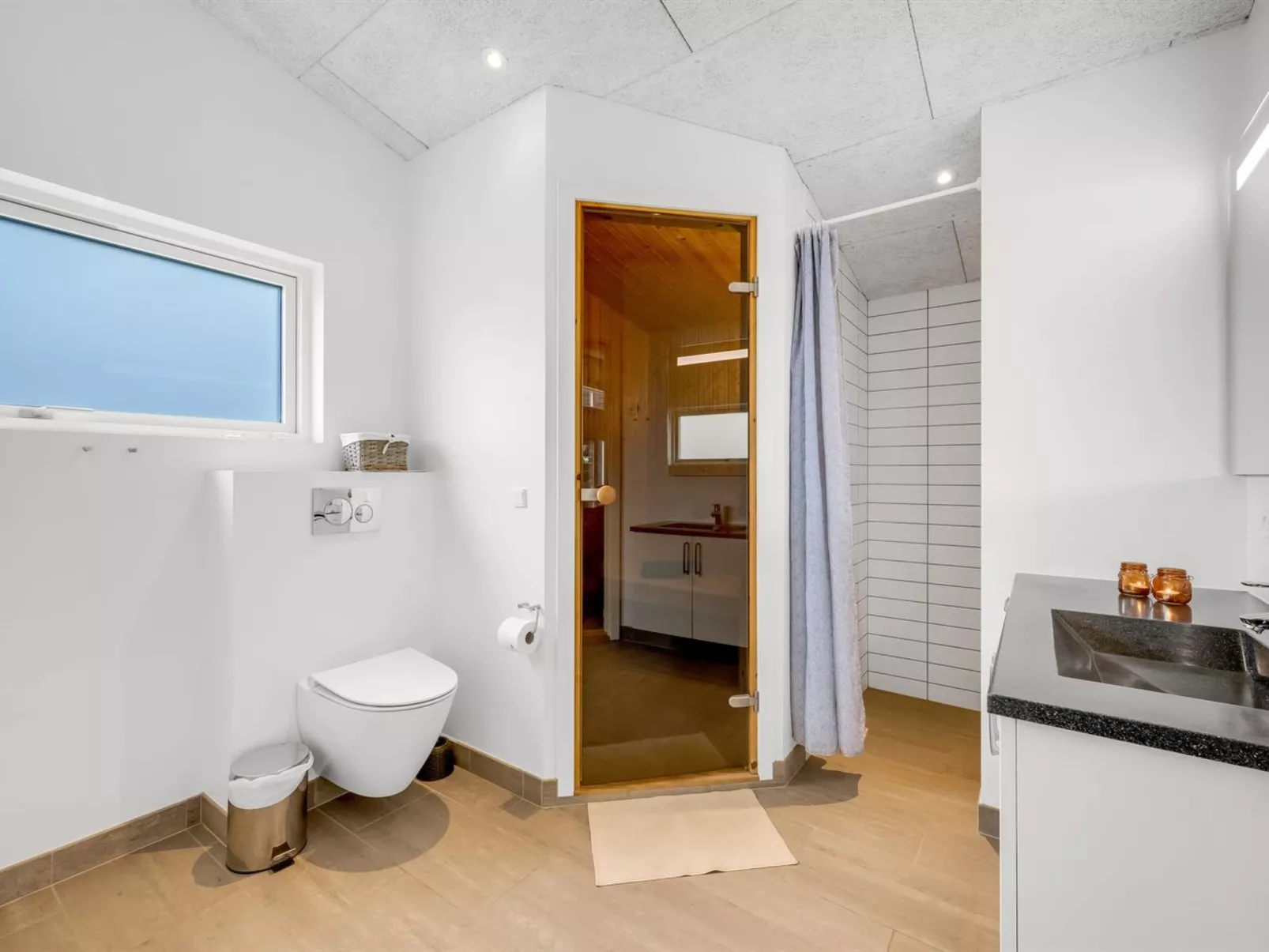 "Weike" - 950m to the fjord-Inside