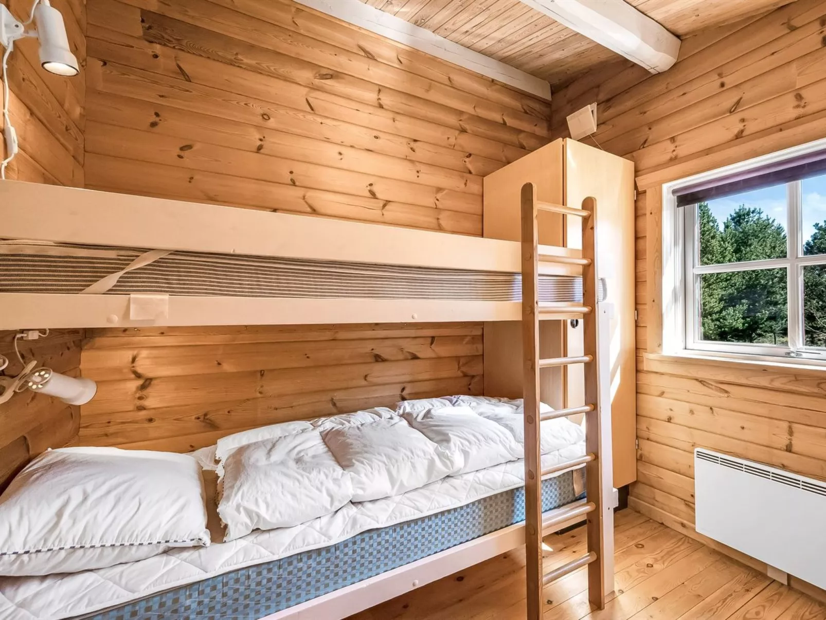 "Yaris" - 800m to the fjord-Inside