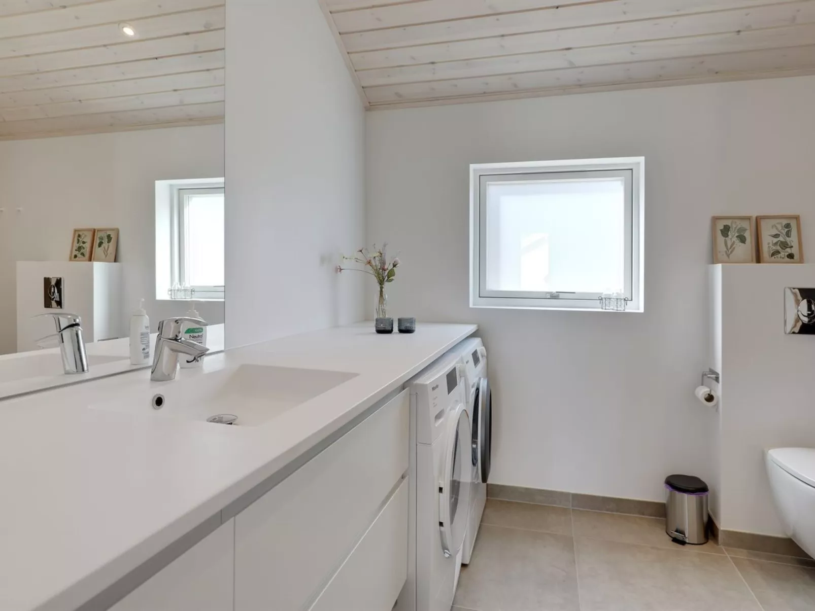 "Oke" - 350m from the sea-Drinnen