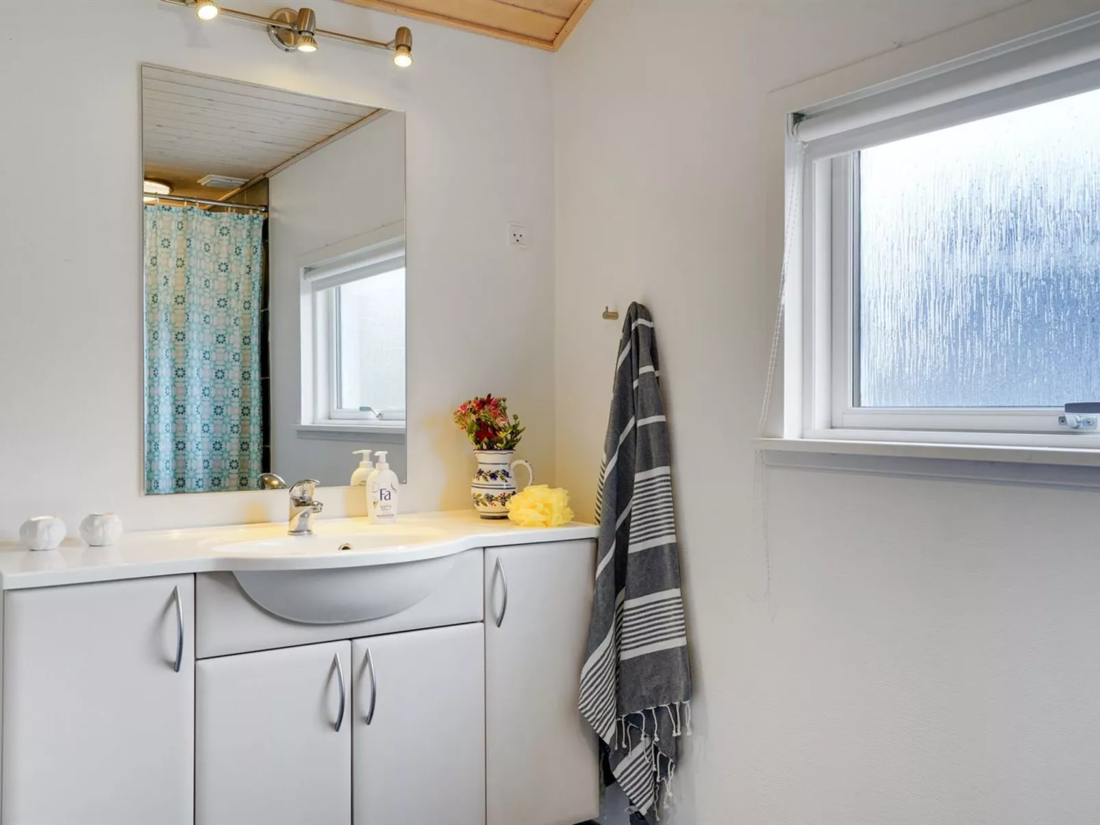 "Daina" - 400m to the fjord-Drinnen