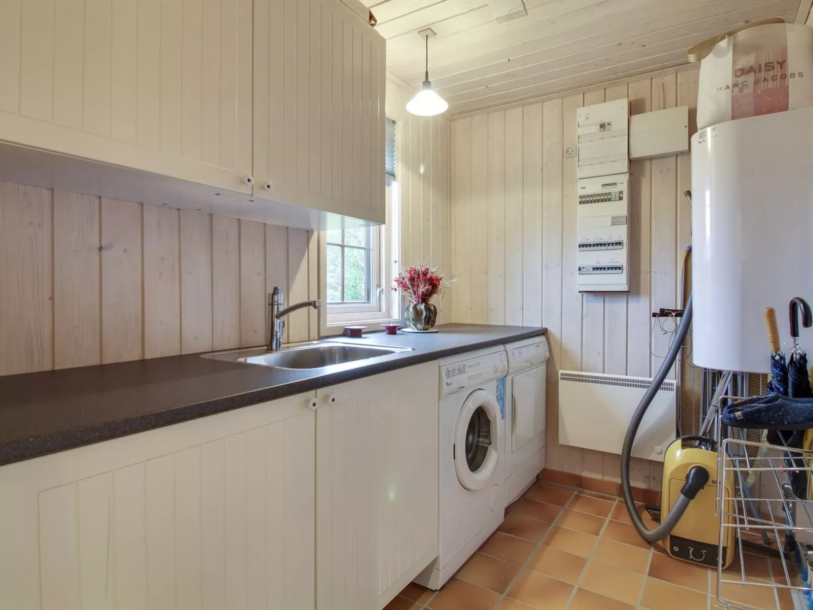 "Jo" - 1.2km from the sea-Dedans