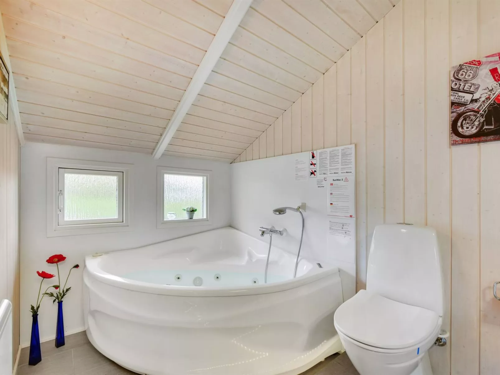 "Hwiting" - 200m from the sea-Inside