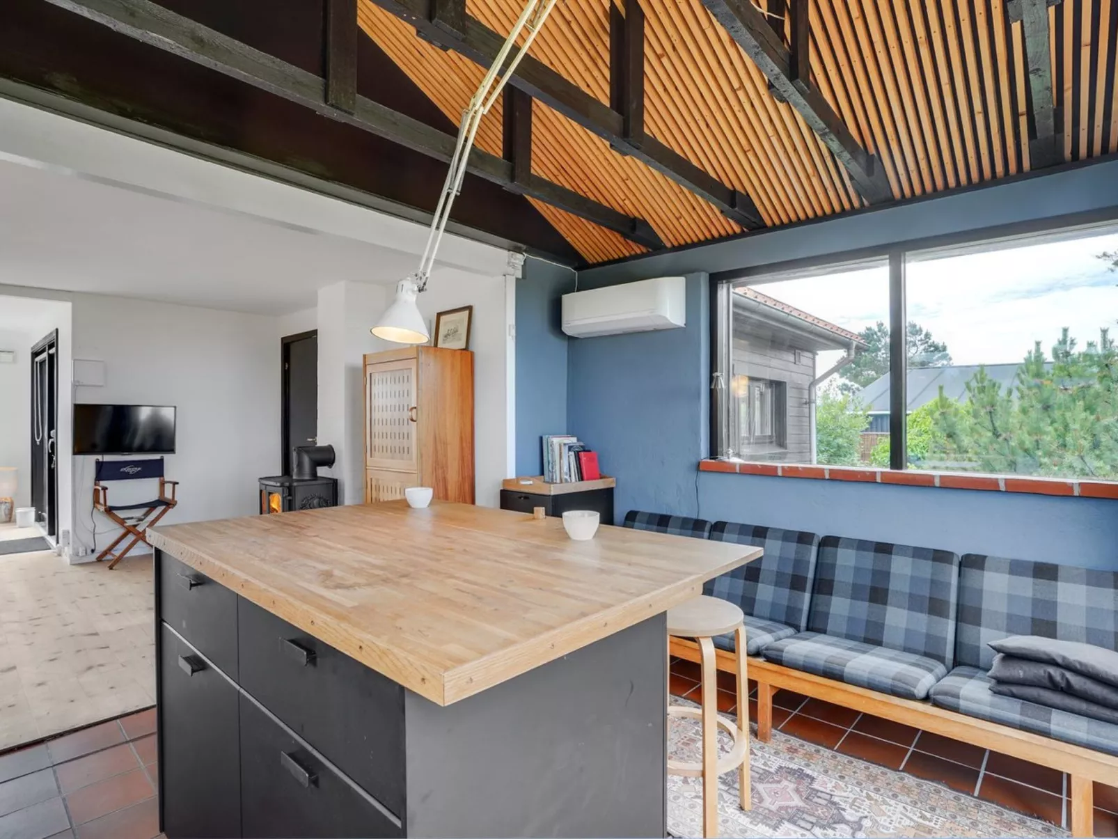 "Lok" - 90m to the fjord-Drinnen