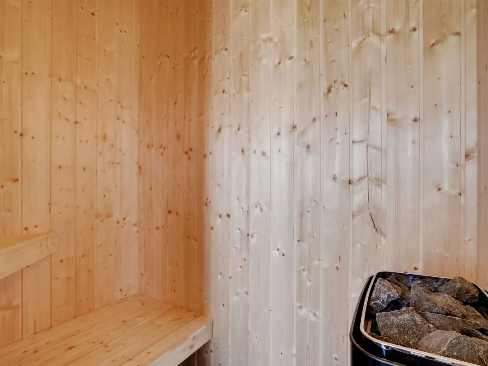 "Gyrial" - 950m from the sea-Inside