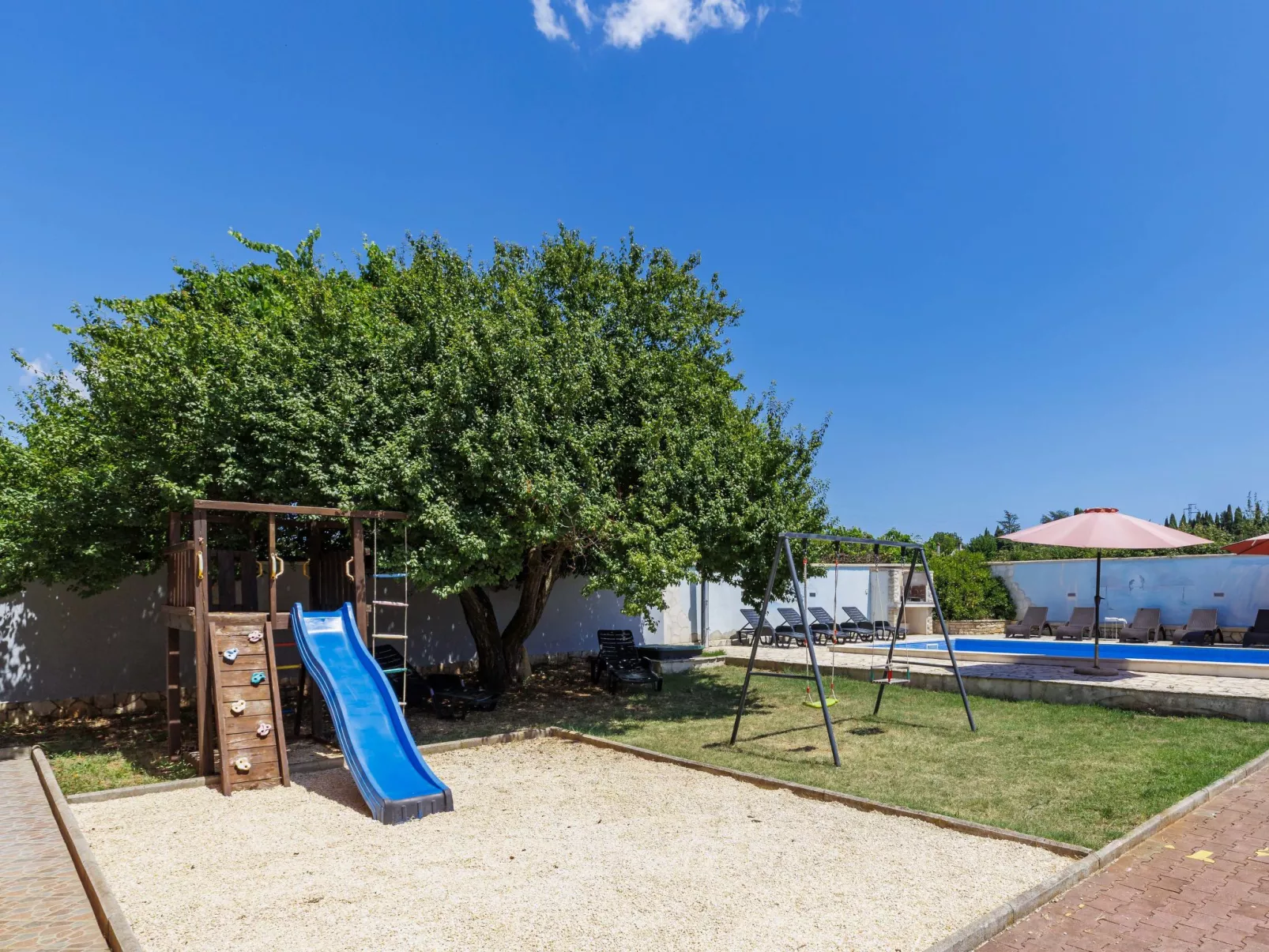 VIlla Eldina-Outside