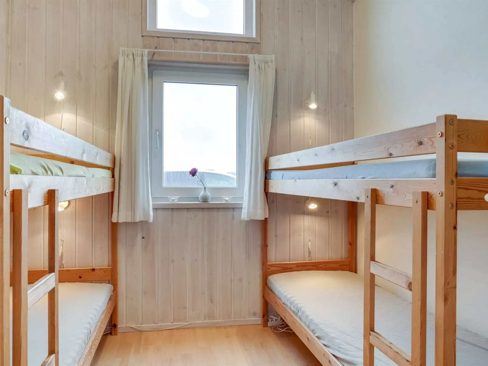 "Thorir" - 542m from the sea-Drinnen