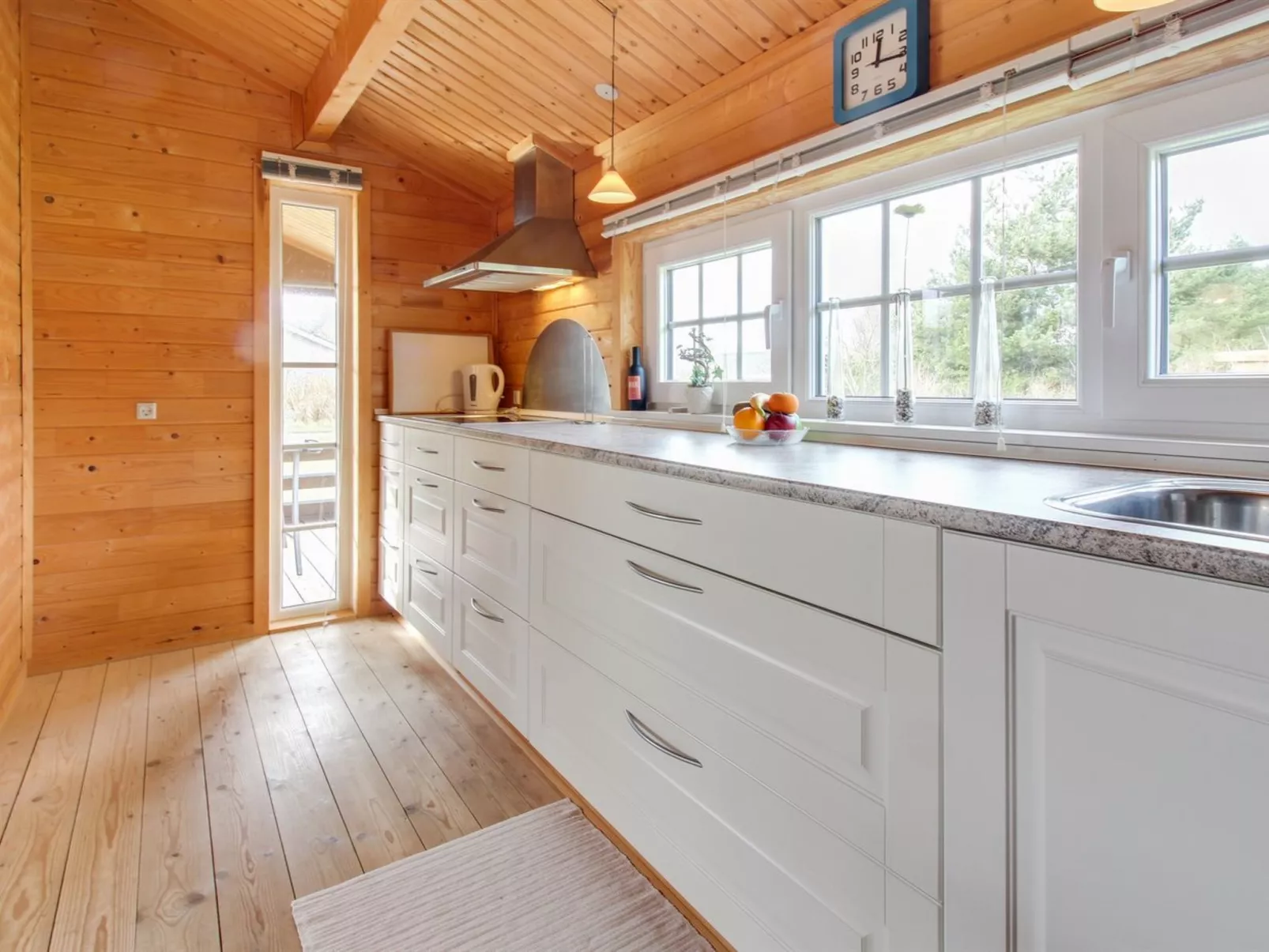 "Ulvi" - 300m to the fjord-Drinnen