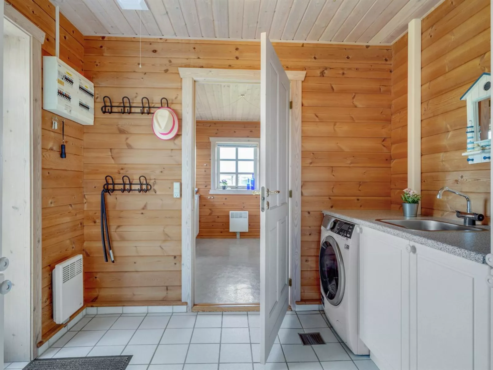 "Bjarnger" - 200m from the sea-Inside