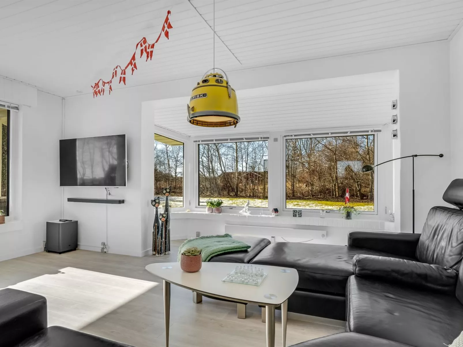 "Ehm" - 600m from the sea-Drinnen