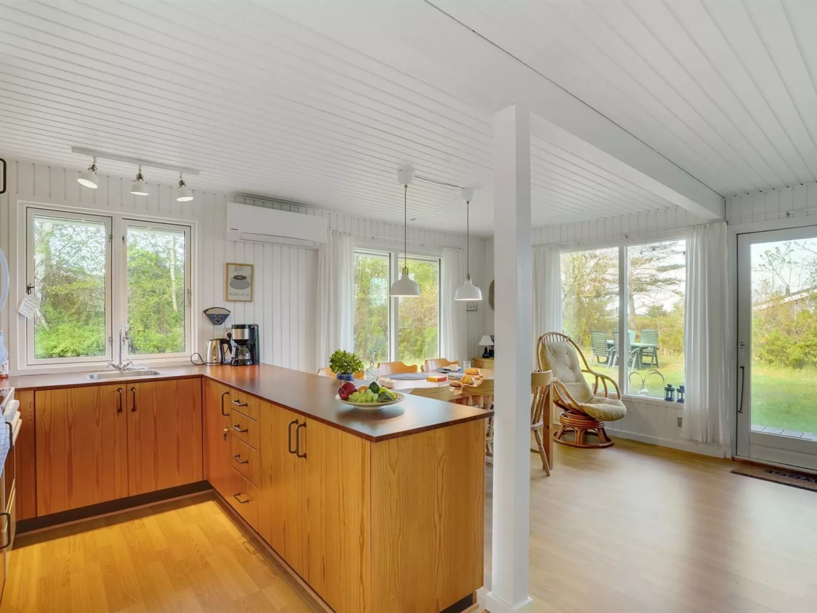 "Thina" - 750m to the fjord-Inside