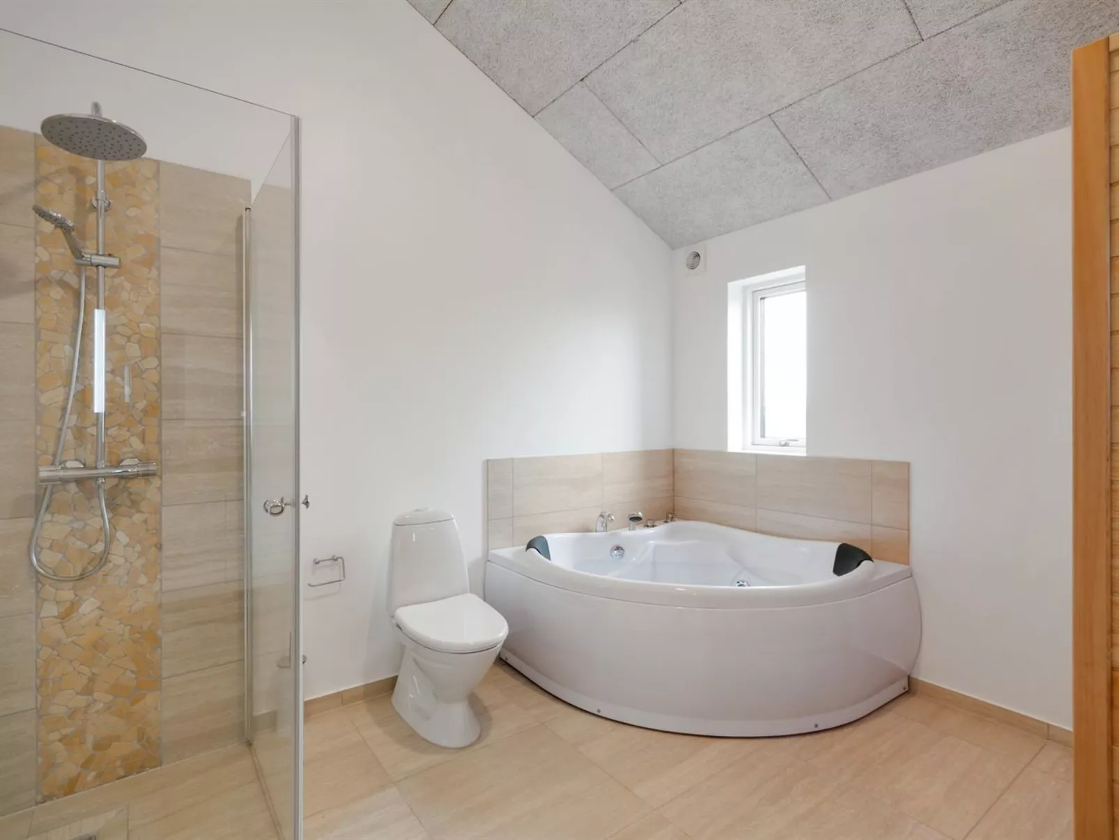 "Eveline" - 1.5km from the sea-Inside