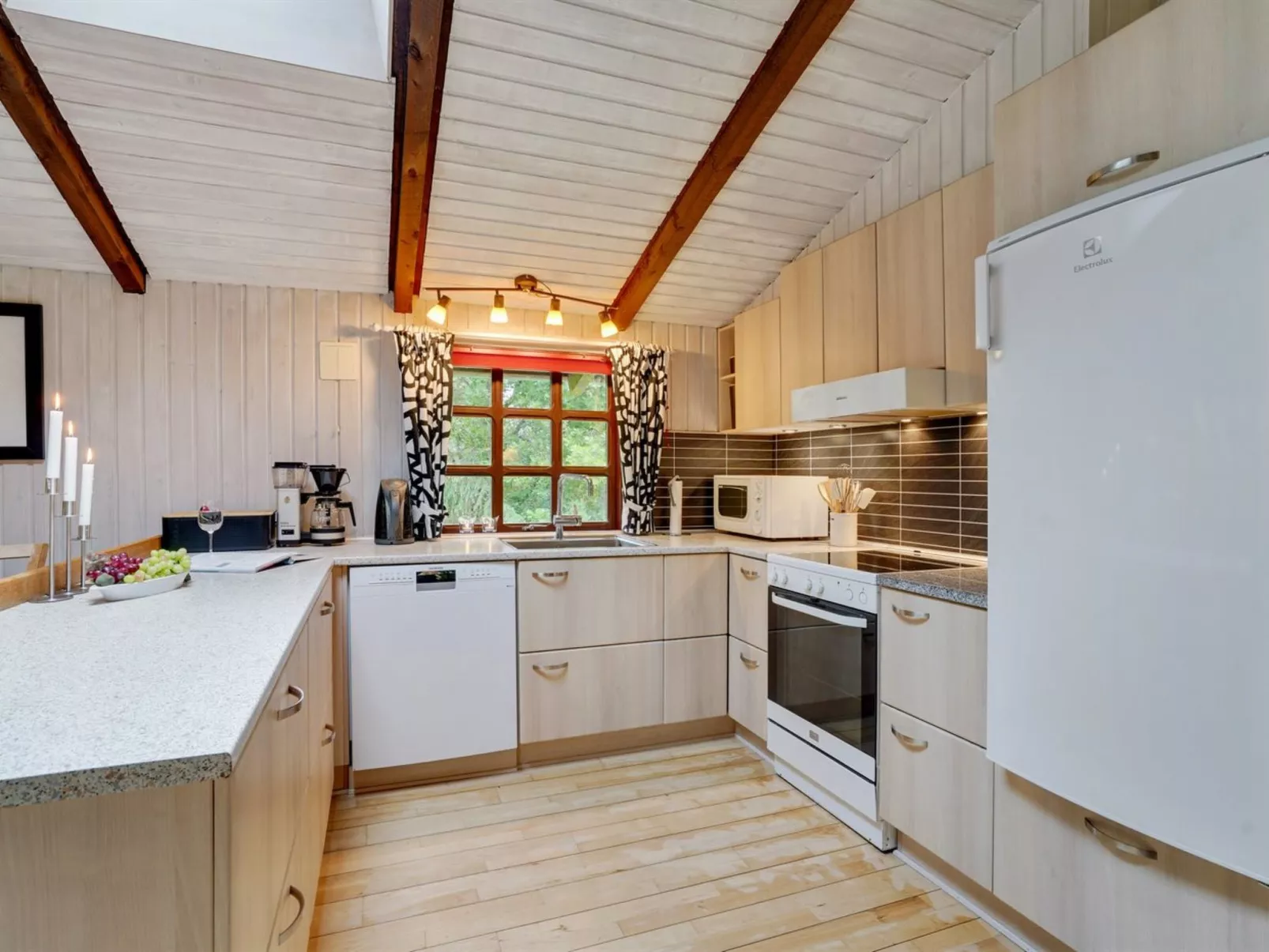 "Gail" - 400m to the fjord-Inside