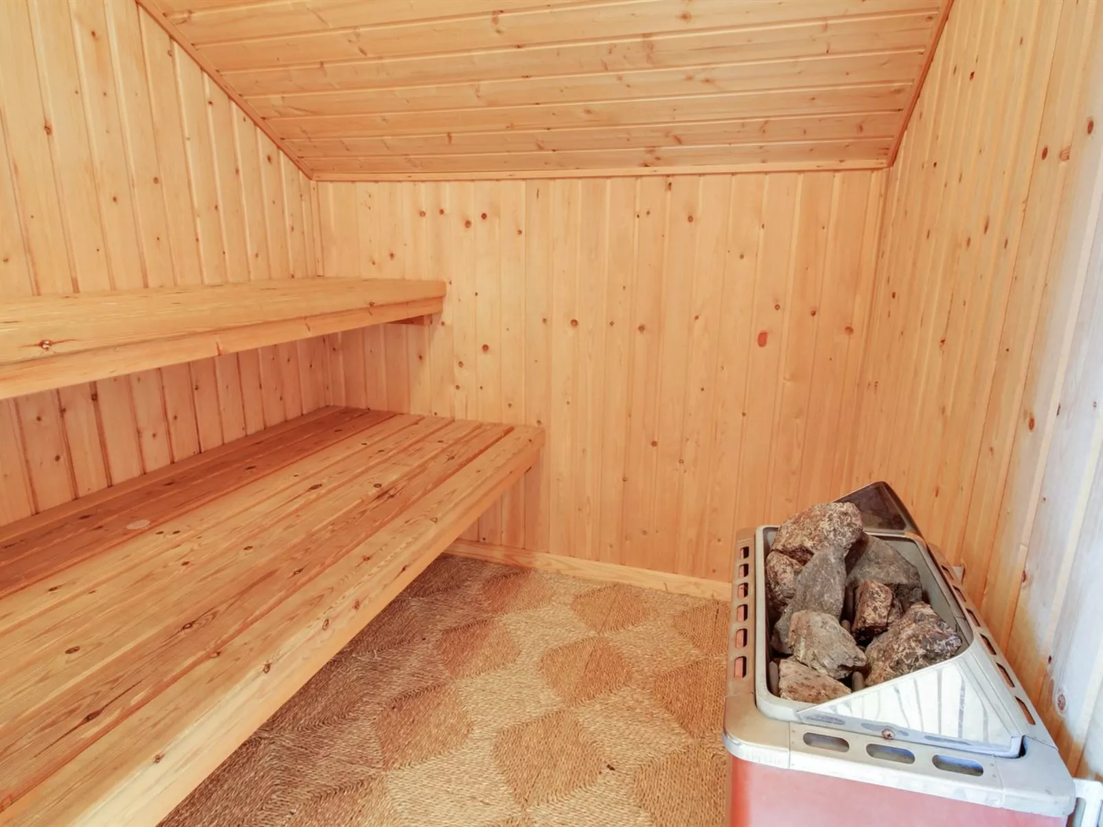 "Ingwin" - 250m to the fjord-Drinnen