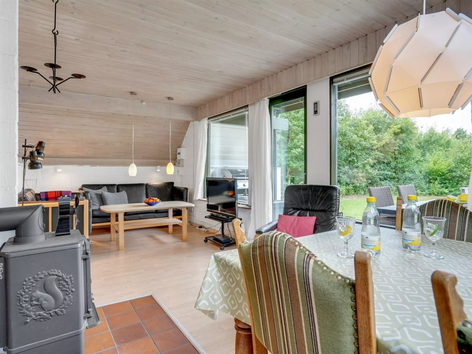 "Valo" - 400m to the fjord-Inside