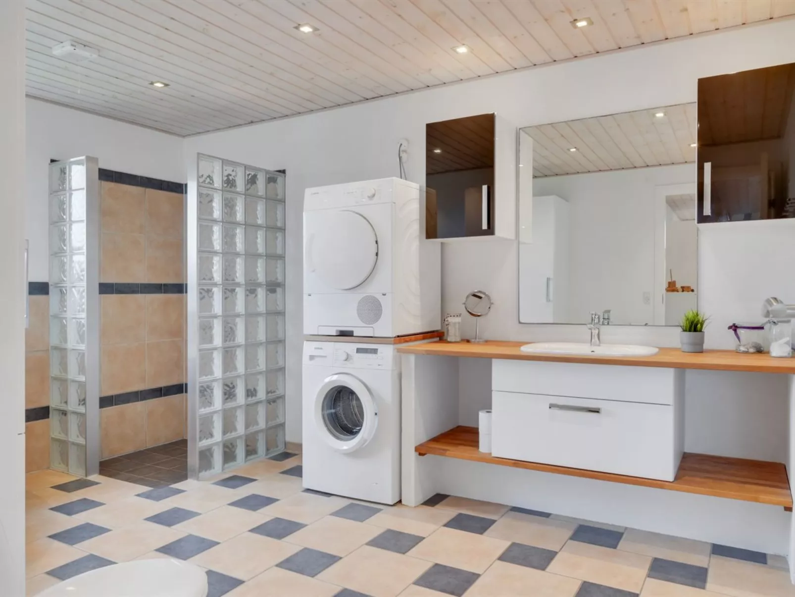 "Annesophie" - 300m to the fjord-Inside