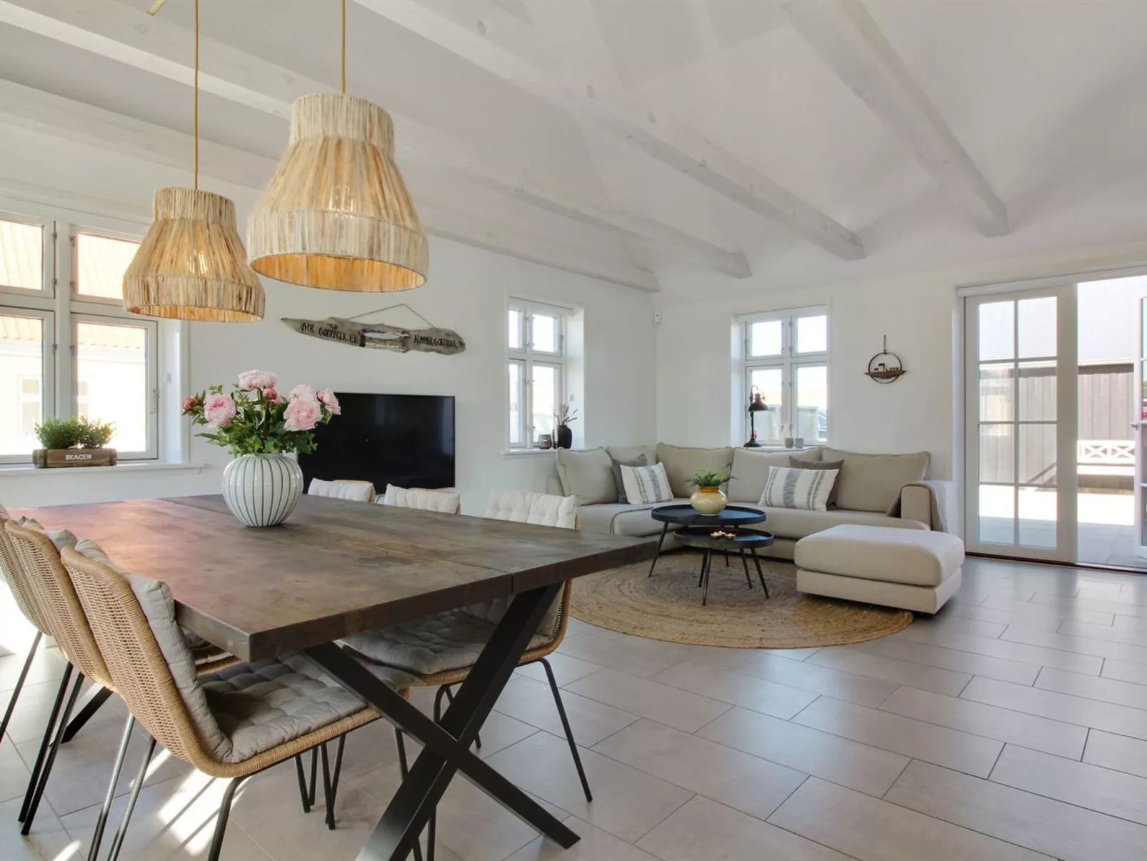 "Gine" - 1.5km from the sea-Inside