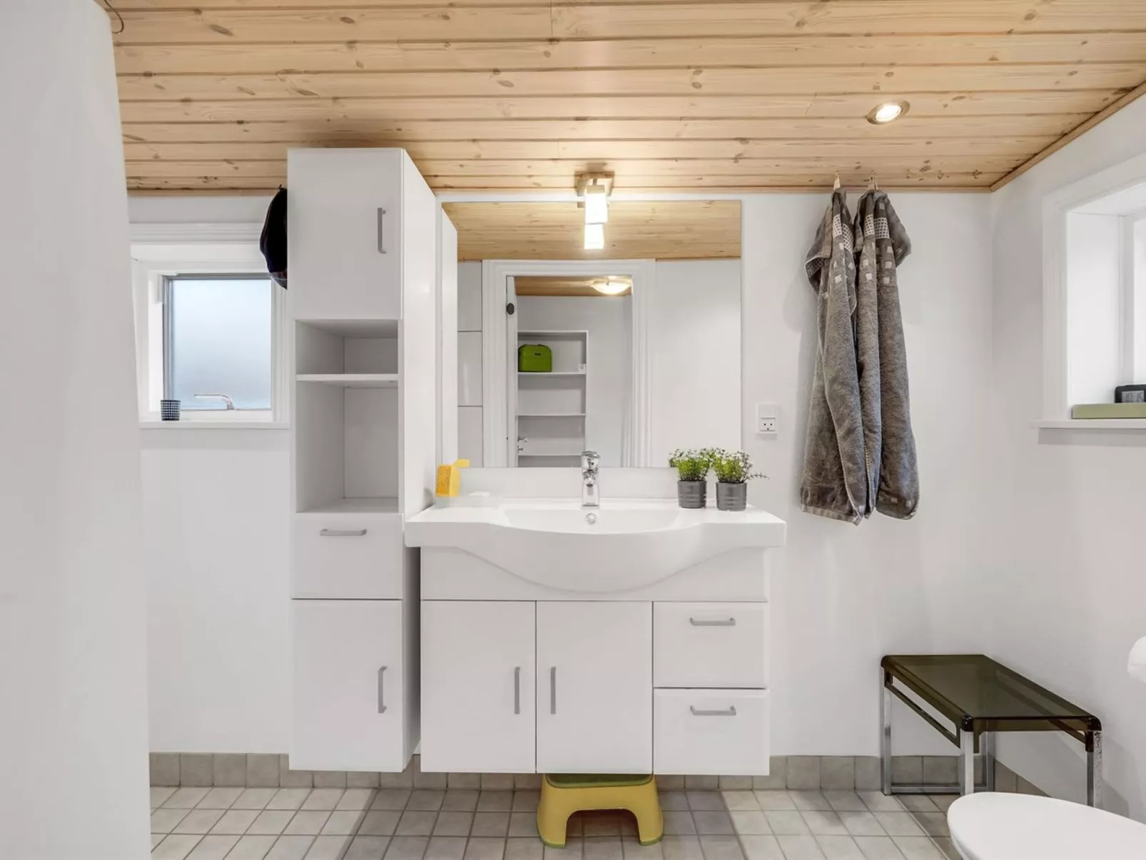 "Truels" - 2km from the sea-Inside