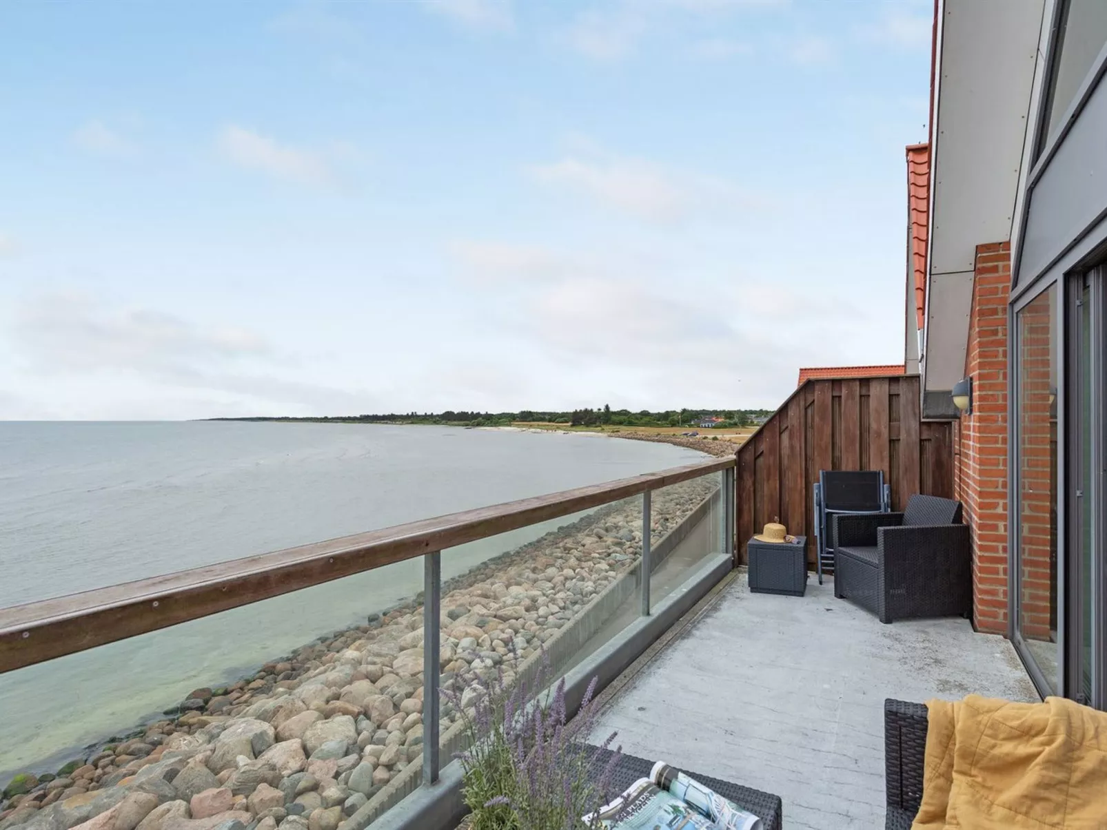 "Femme" - 15m from the sea-Draußen