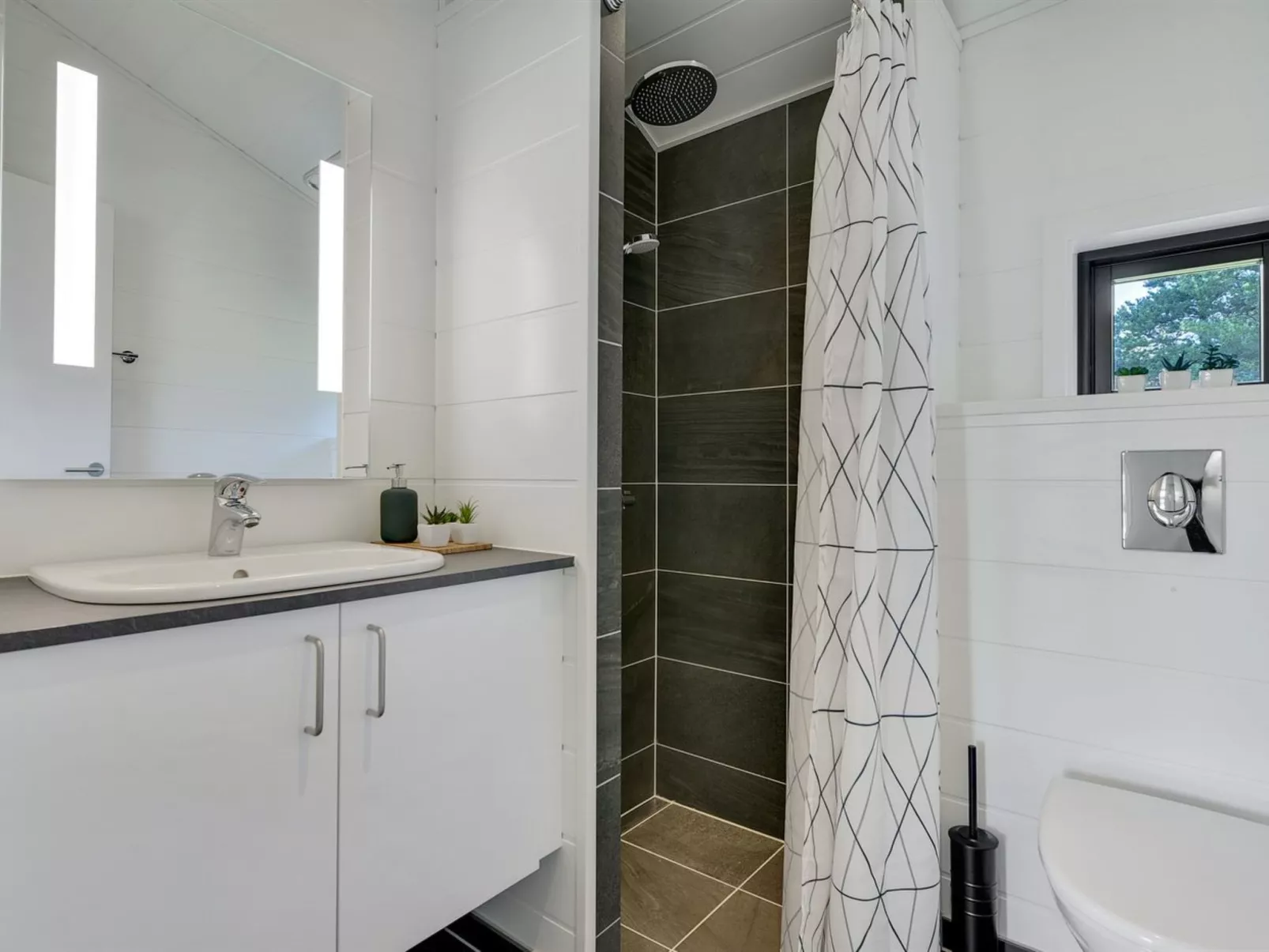 "Tea" - 2.7km from the sea-Dedans