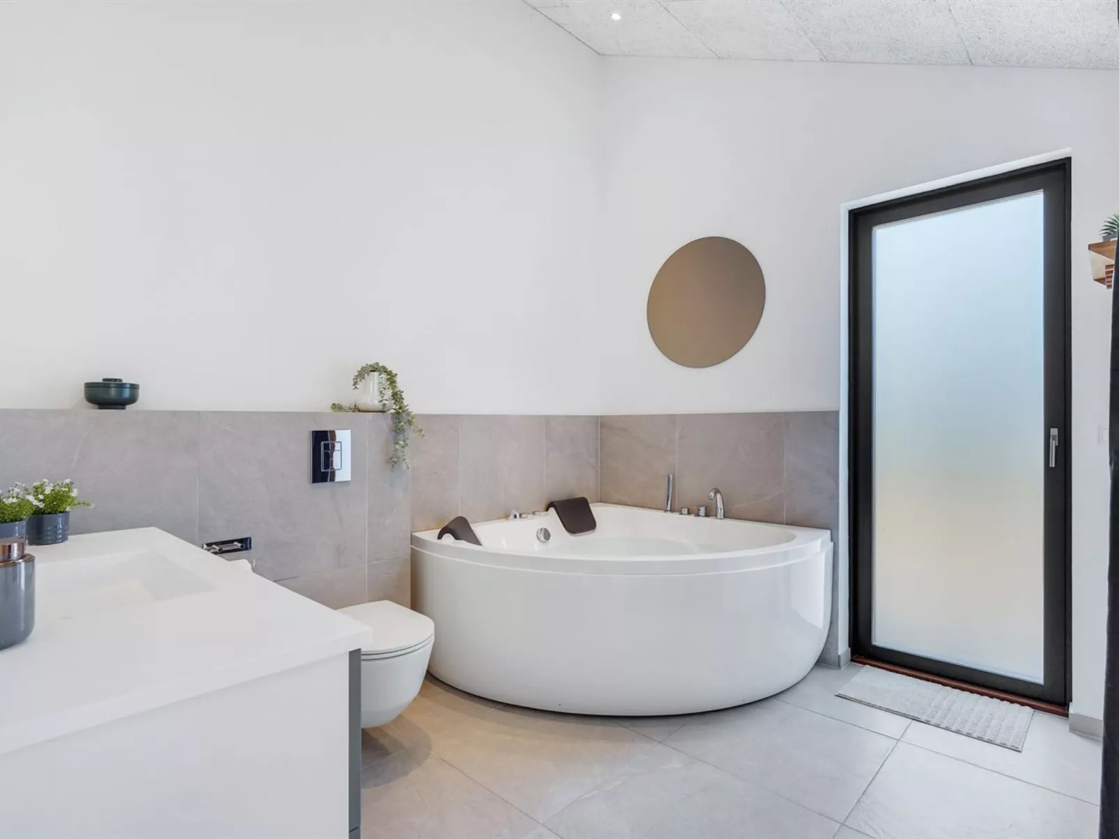 "Haley" - 150m from the sea-Dedans