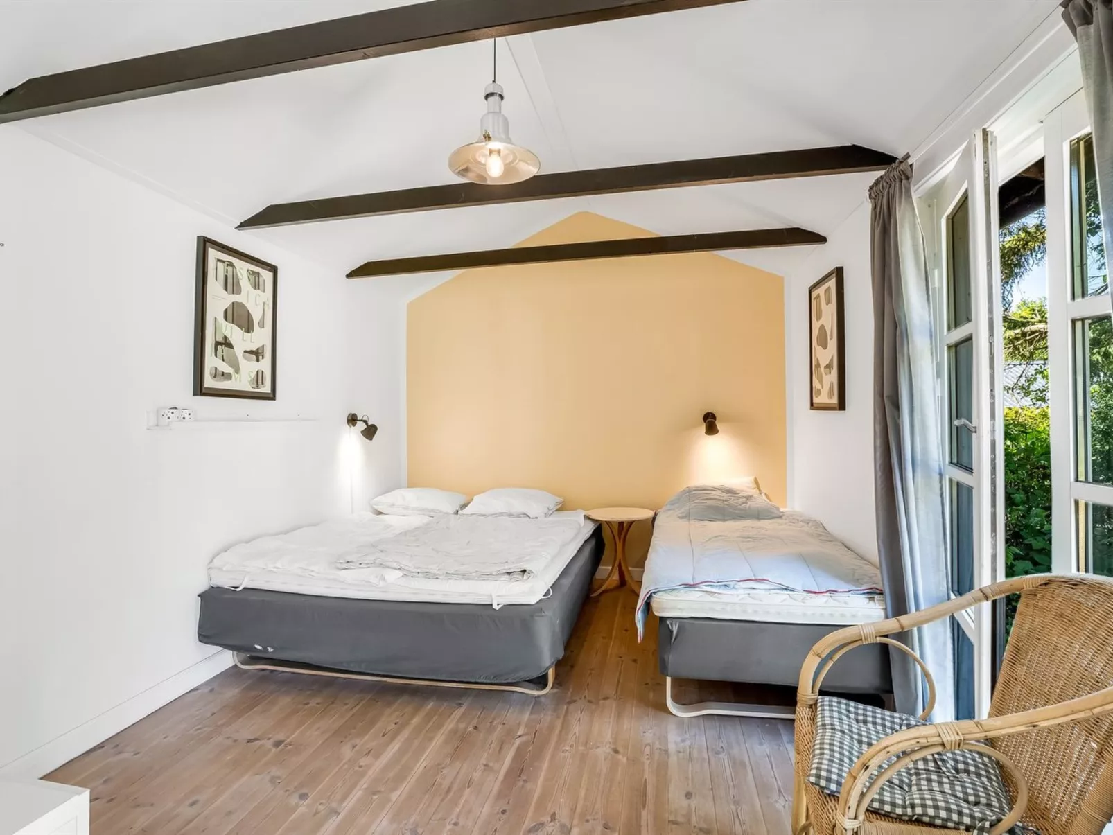 "Carly" - 100m from the sea-Drinnen