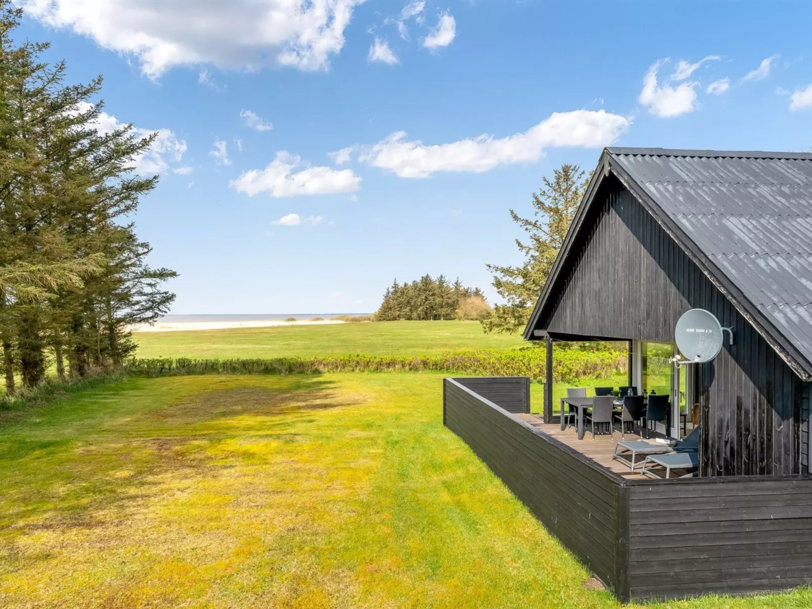 "Aleida" - 100m to the fjord-Outside